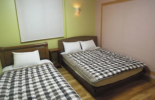 ג'גו Hostel Lyndon